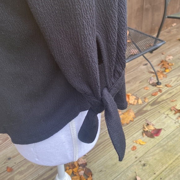 Abercrombie & Fitch black top - Picture 3 of 5